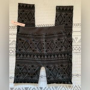 Extra Touch Geometric Leggings - Size 1X/2X